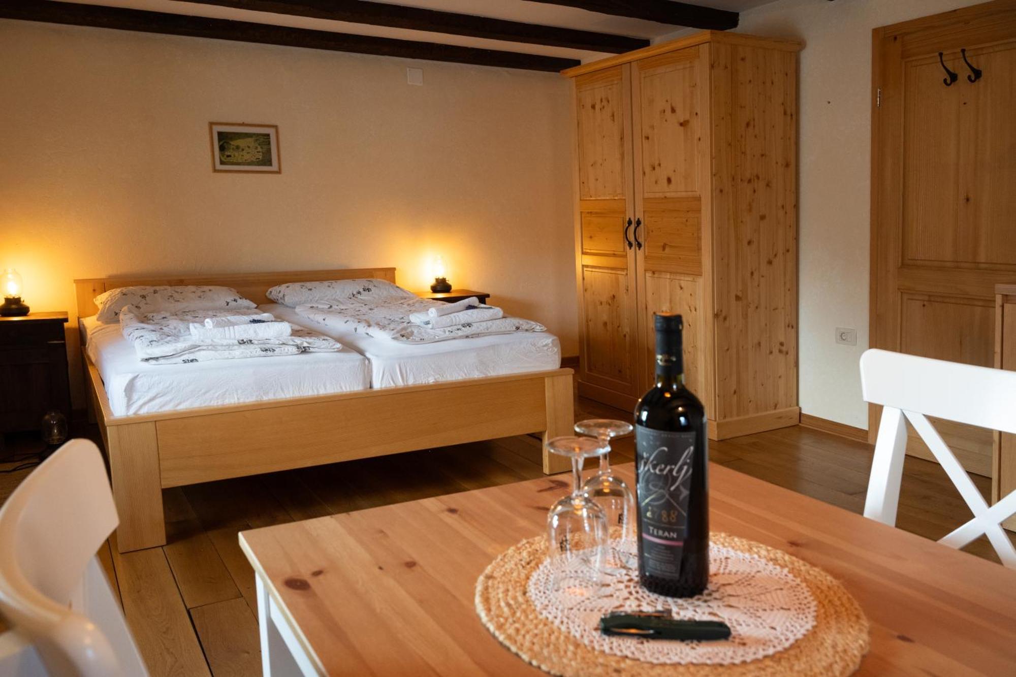 Maison d'hôtes Skerlj Wine Estate à Tomaj Extérieur photo